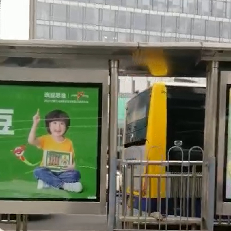 候车亭广告