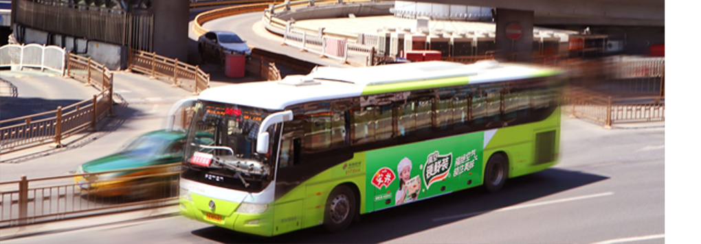 郊区公交车身广告