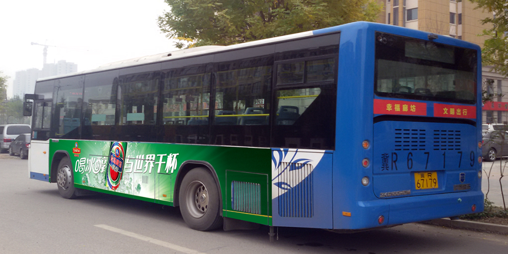 公交车身广告